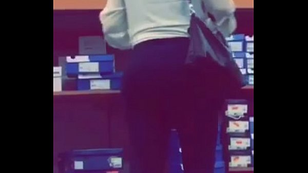 Latin Milf Dropping Thick Ass