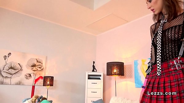 Wake up rimjob for blonde lesbian