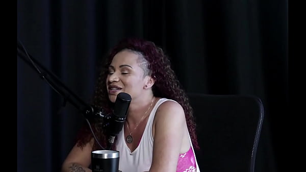 Explicou como entrou no meio liberal, o início de seu relacionamento, o dia que passaram a mão em sua bunda na casa de swing e transou ao ar livre – Staª Love n’ Fire (SHEER/RED)