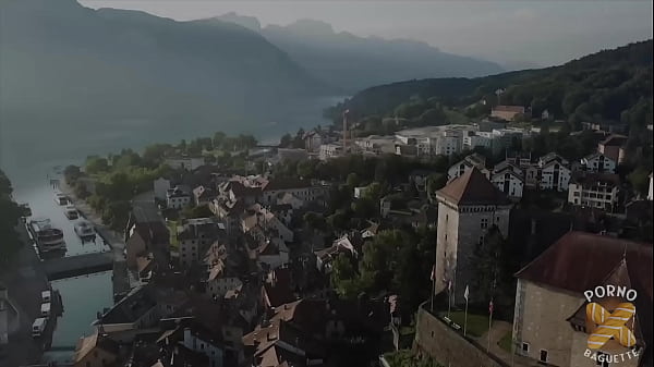Alva et Amy, deux coquines se découvrent des talents mystiques