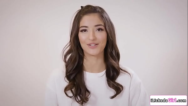 Petite blonde Scarlett Sage facesitting latina Emily Willis